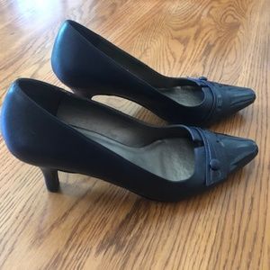 Navy pointed toe heels